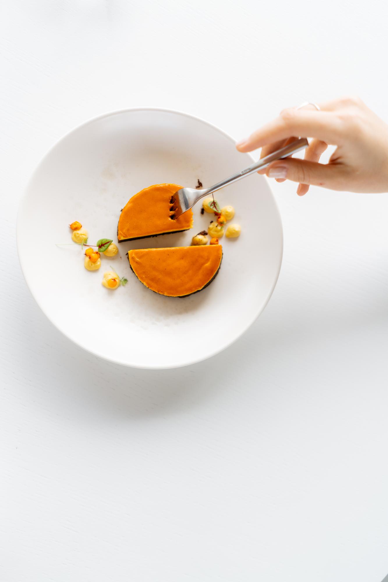 plato terminado con presentación minimalista