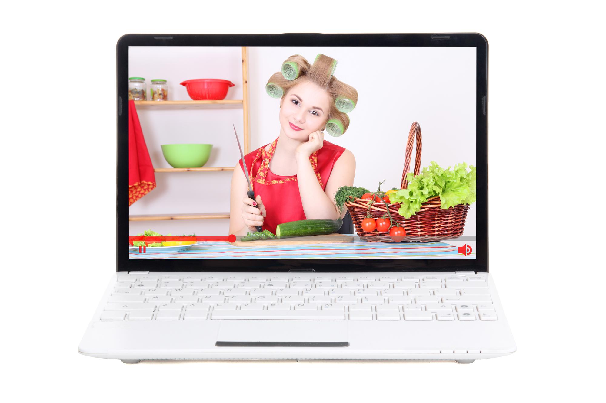 pantalla con clase de cocina online en vivo